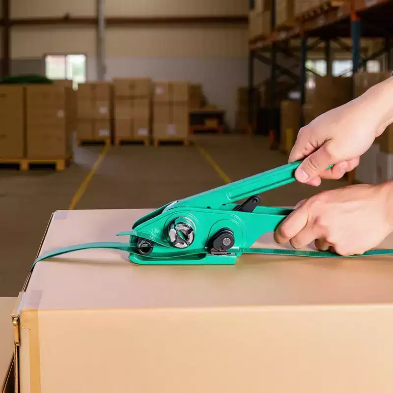 VEVOR Banding Strapping Kit, Heavy Duty Banding Sealer Tool with 1500 ft PET Band, 450 Metal Seals, 150 Corner Protectors & Gloves,Green
